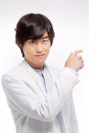 张本煜 as Shark Trainer in Atlantic Rhapsody