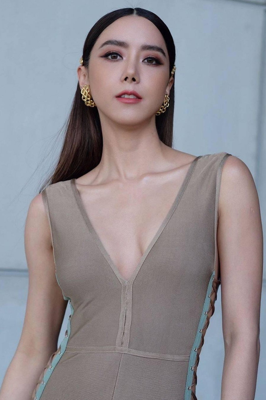 Apitsada Kreurkongka as Kluay in Wake Up Ladies The Series
