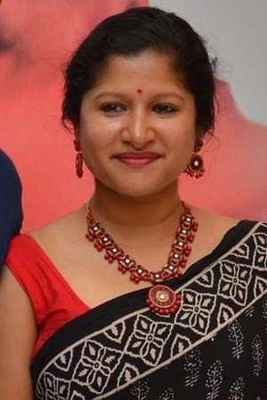 Preetha Raaghav as Sridhar's Sister in Mugavari