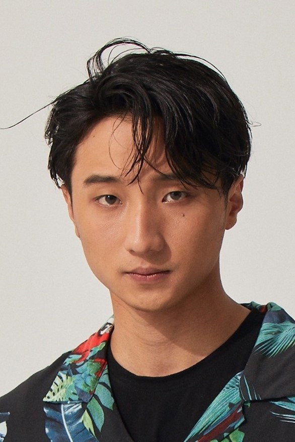 汪奇威 as Handsome in Doo Doo
