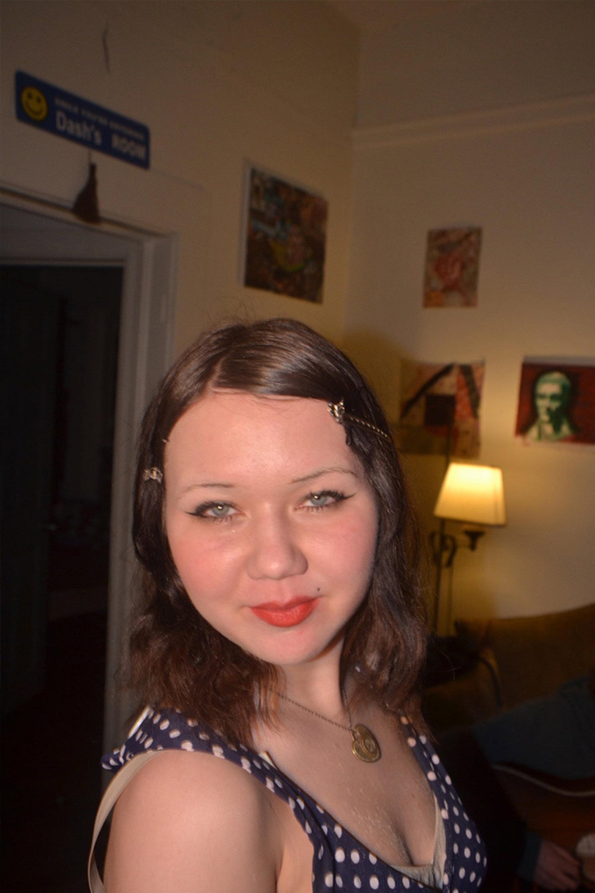 Clementine Wykhuis as Fran in The Prodigy