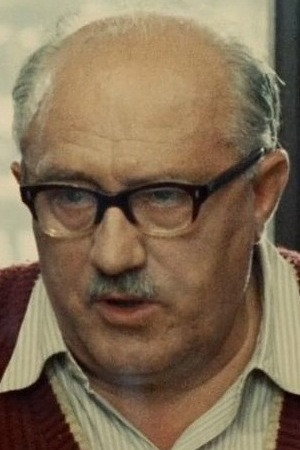 Jan Vostrčil as starší příslušník VB in The Unfortunate Bridegroom