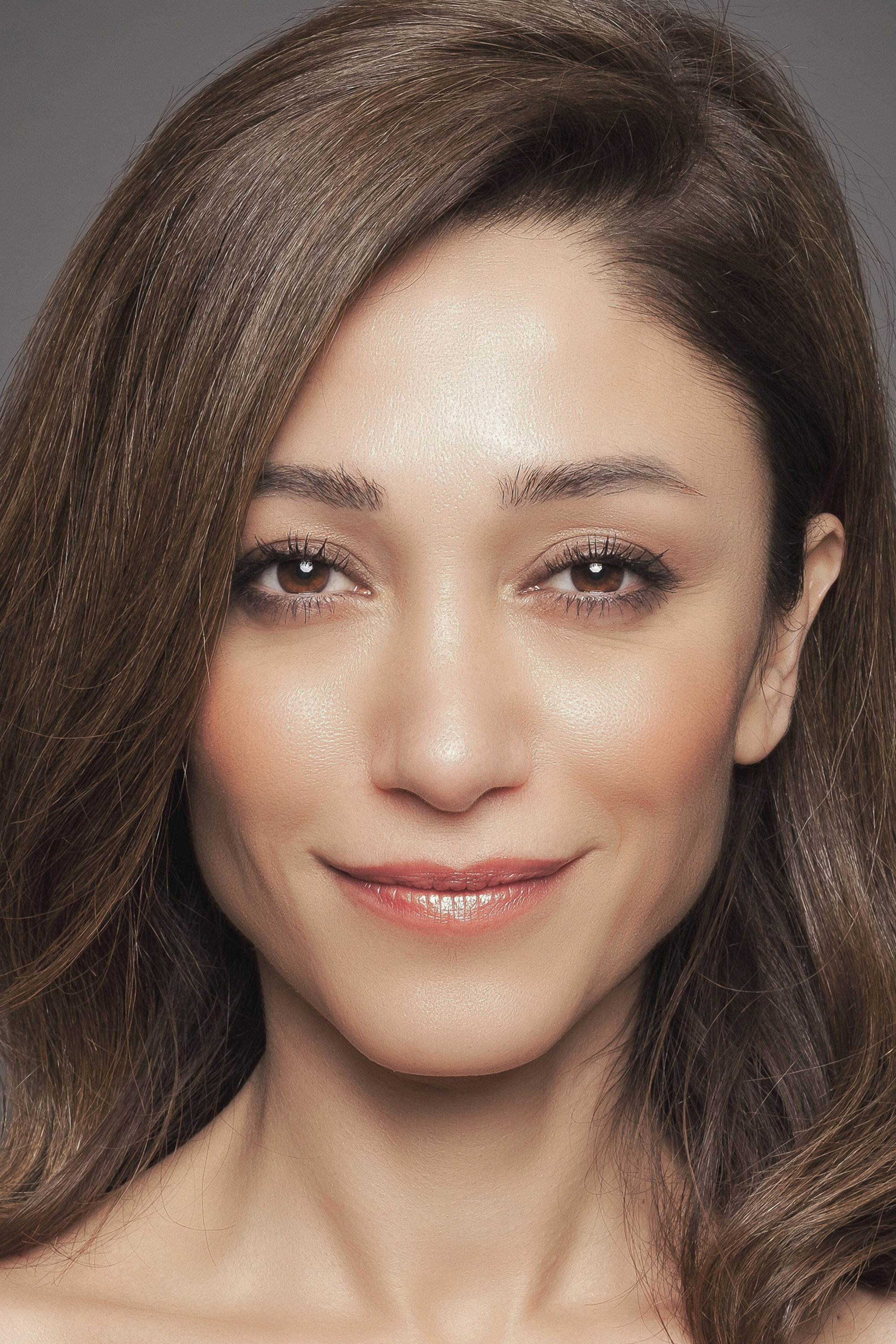 Arzu Cabar as Sultan in The Sparrow's Tear