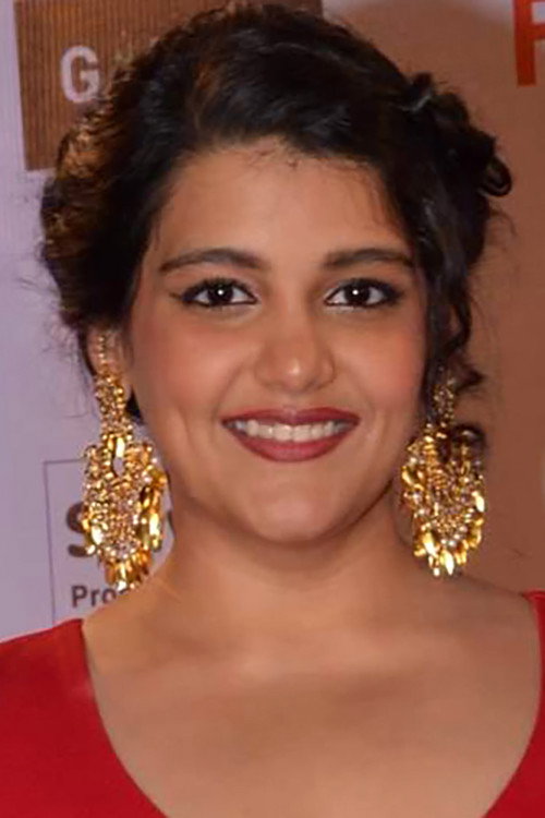Sanah Kapoor as Isha Arora in Shaandaar