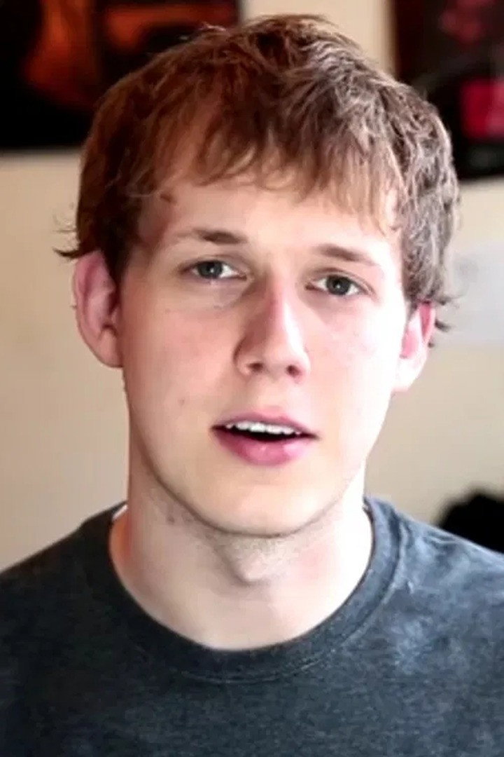 Chris O'Neill as Chris (voice) in Hellbenders