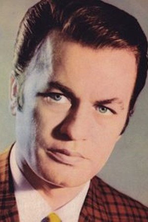 Abdollah Butimar as Shahram in Dozd-e Siyahpoush