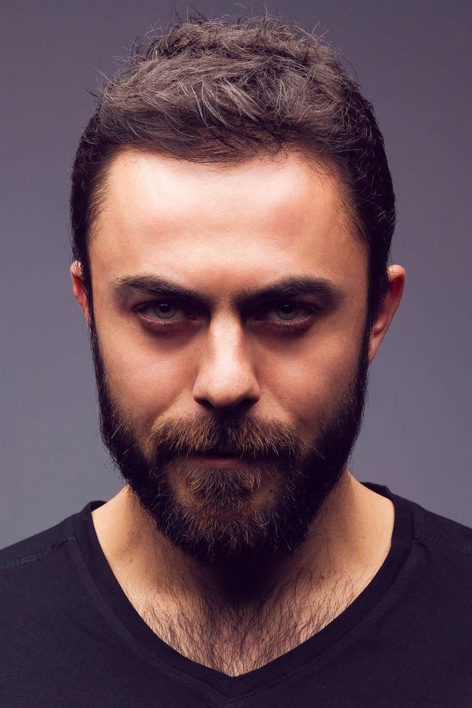 Eren Hacısalihoğlu as Emir in Rich and Poor