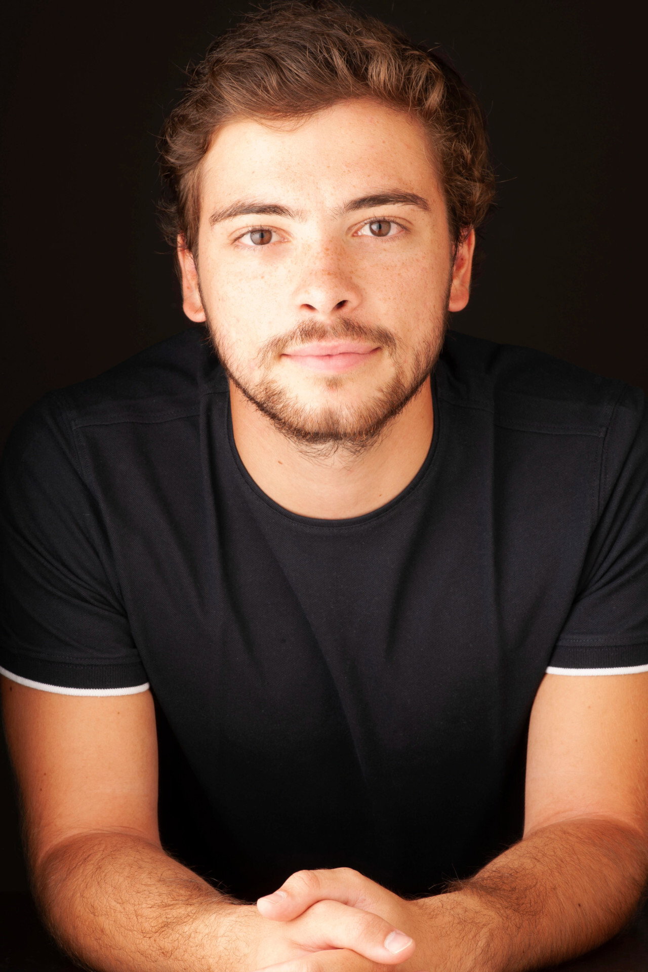 Luís Ganito as Carlos 'Carlitos' Lopes in Tell Me How It Happened