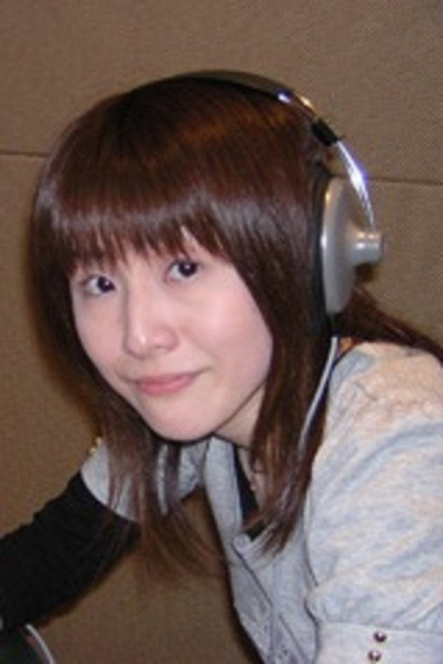 小暮英麻 as Maako Asagiri (voice) in To Heart 2
