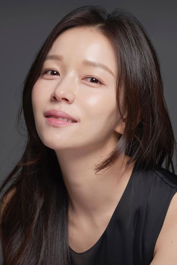 Jung Woon-sun as Kim Ji Hui in Dongjae, the Good or the Bastard