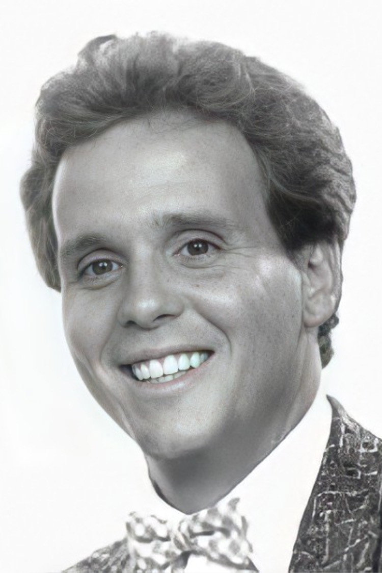Dan Monahan as Larry in From the Hip