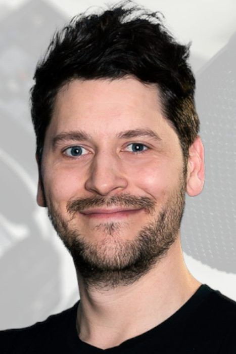 Simon Krätschmer as Schmorf in T.E.A.R.S
