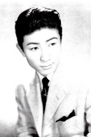 柳澤愼一 as Ezaburo Yamamura in Stolen Desire