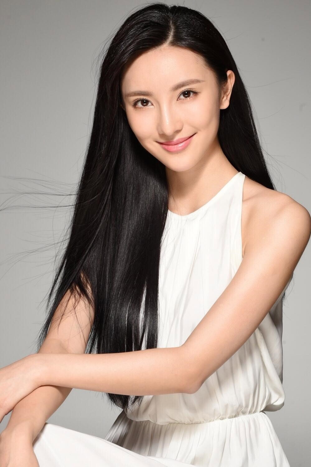 Ma Danni as 秦子瑶 in 结婚，你想好了么
