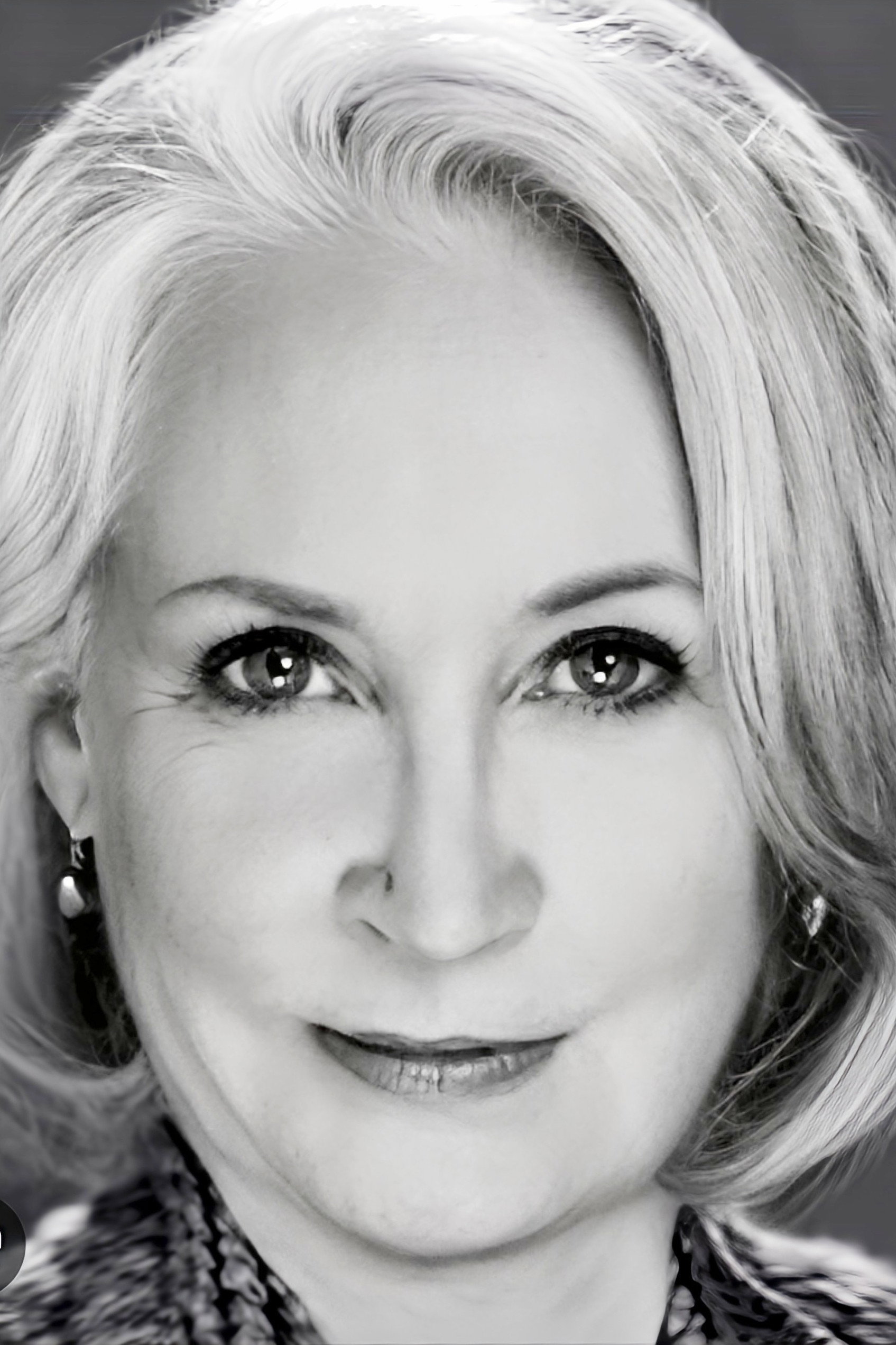 Laurie Kennedy as Lavinia Whitcomb in The Love Letter