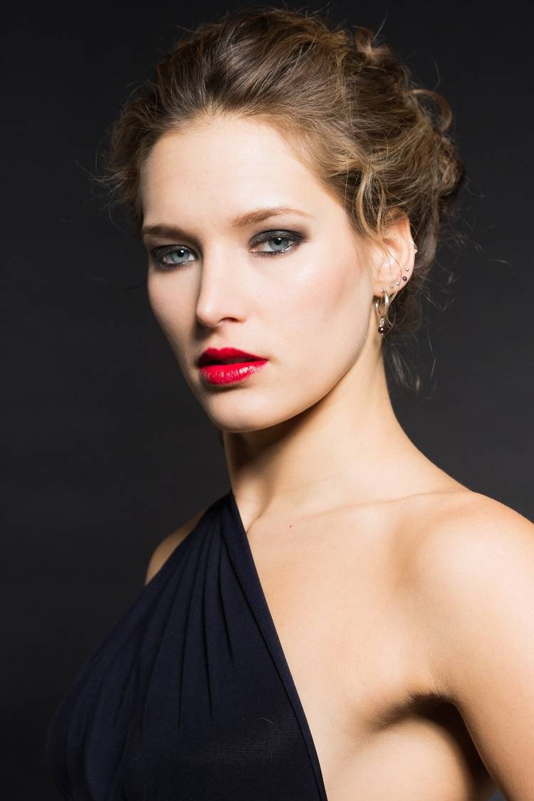 Gaëlle Gillis as Jeanne Daguerre in Le Prix de la loyauté