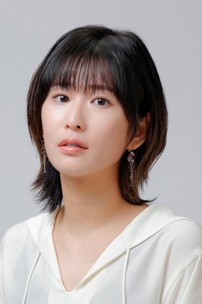 藤丸千 as Yasuko Yabuki in Red Post on Escher Street