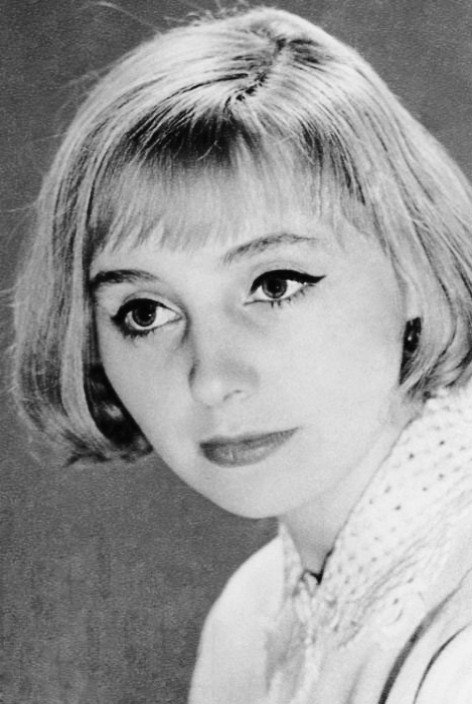 Мария Стерникова as Тома in A Special Day