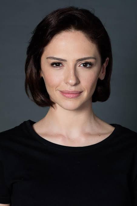 Sinem Öztürk as Gülender Bıçakçı in Tears of a Bride