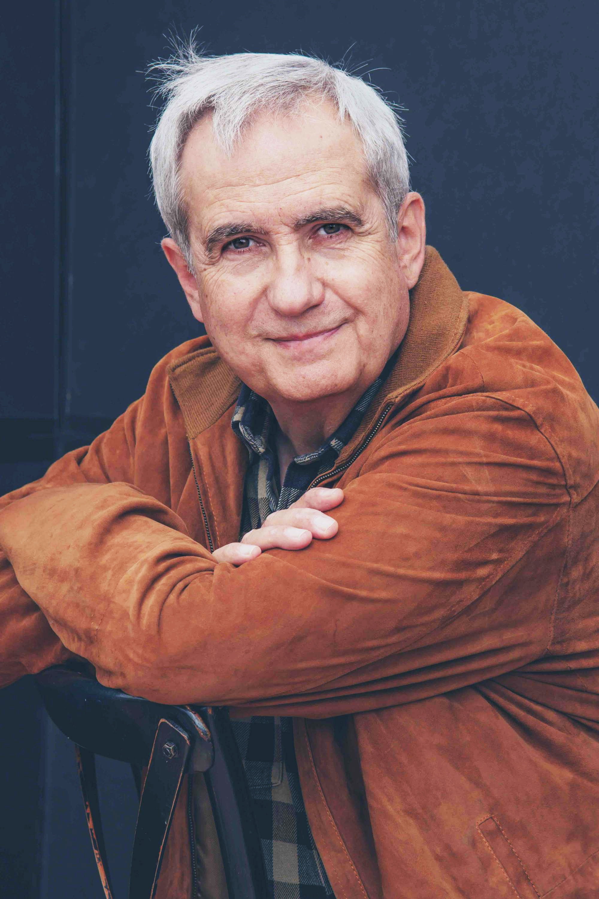 Isidoro Fernández as Javier in Sí, quiero...