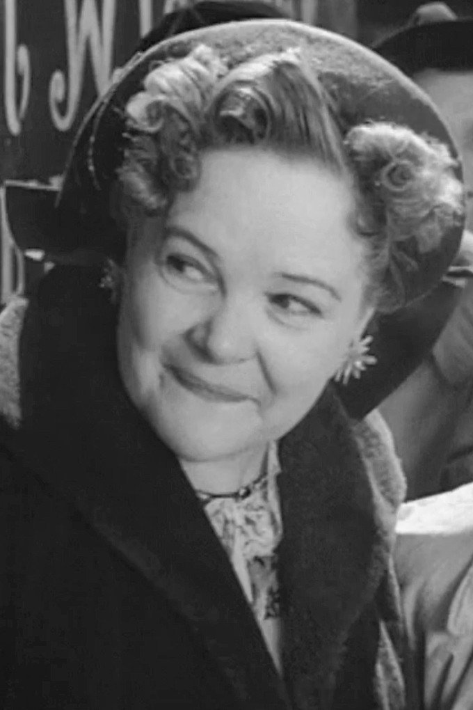 Astrid Bodin as Alma Månsson, Majs mor in En natt på Glimmingehus