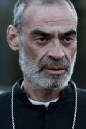 Earl Pastko as Louie in Motel