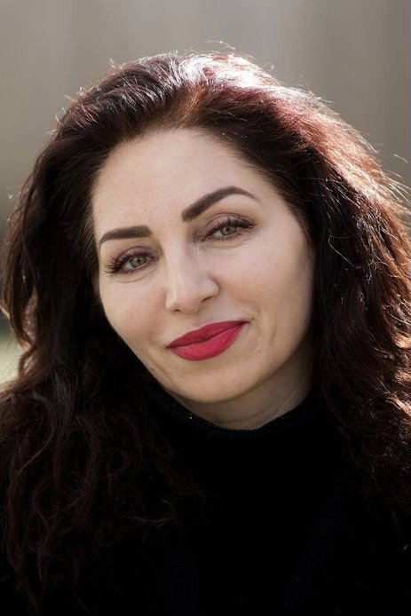 Nazmiye Oral as Zeynep Yildirim in Headhunters