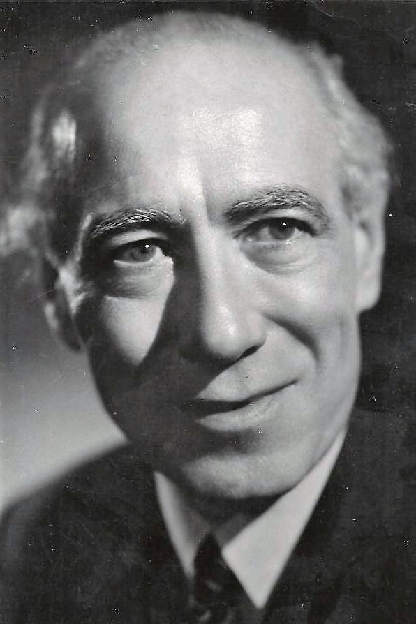 Nicolás D. Perchicot as Fray Jerónimo in Quema el suelo
