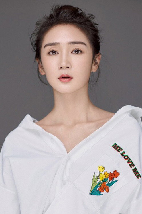 Serina Huang as Bai Jing in Flavour It's Yours