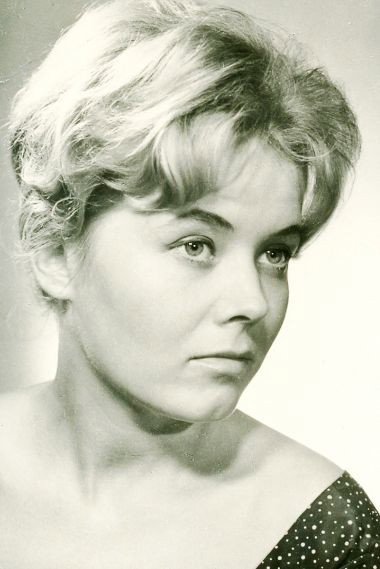 Jana Drbohlavová as Agáta in Ženitba