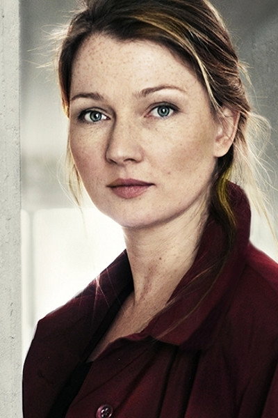 Katja Studt as Carolin in Wilder Westen inclusive