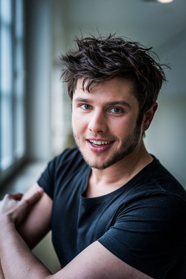 Sebastian Fritz as Konrad Wolf in Die Büffel sind los!