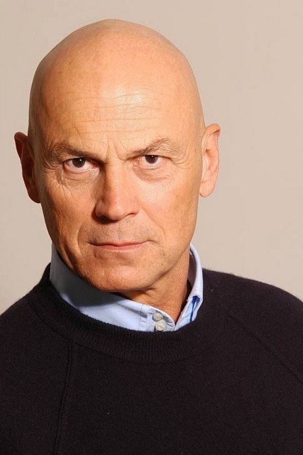 Luca Biagini as Arturo in La vacanza