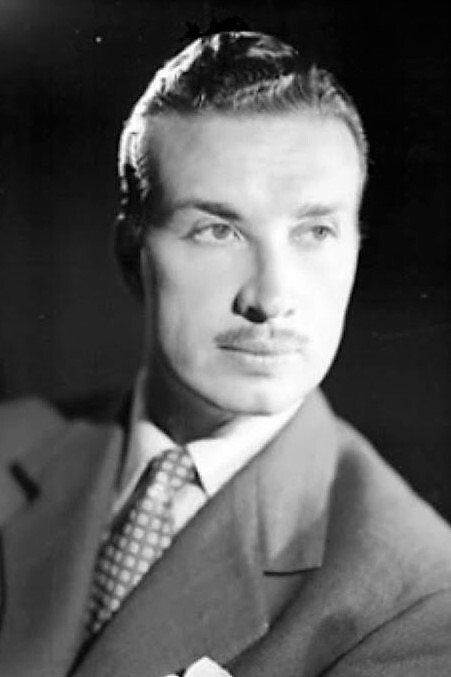 Crox Alvarado as Oscar Ramírez in Ambitious