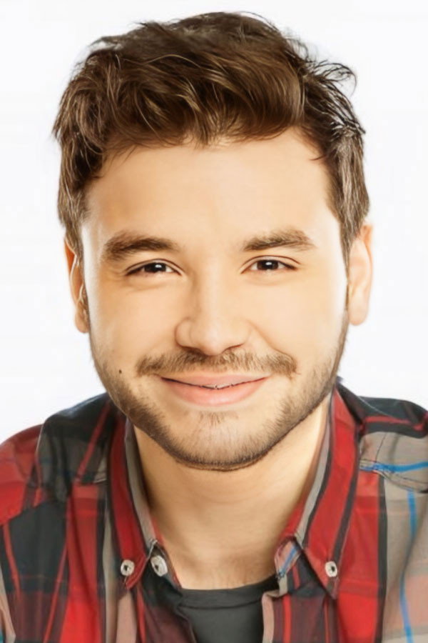 Agustín Casanova as Dante Guerrico in Simona