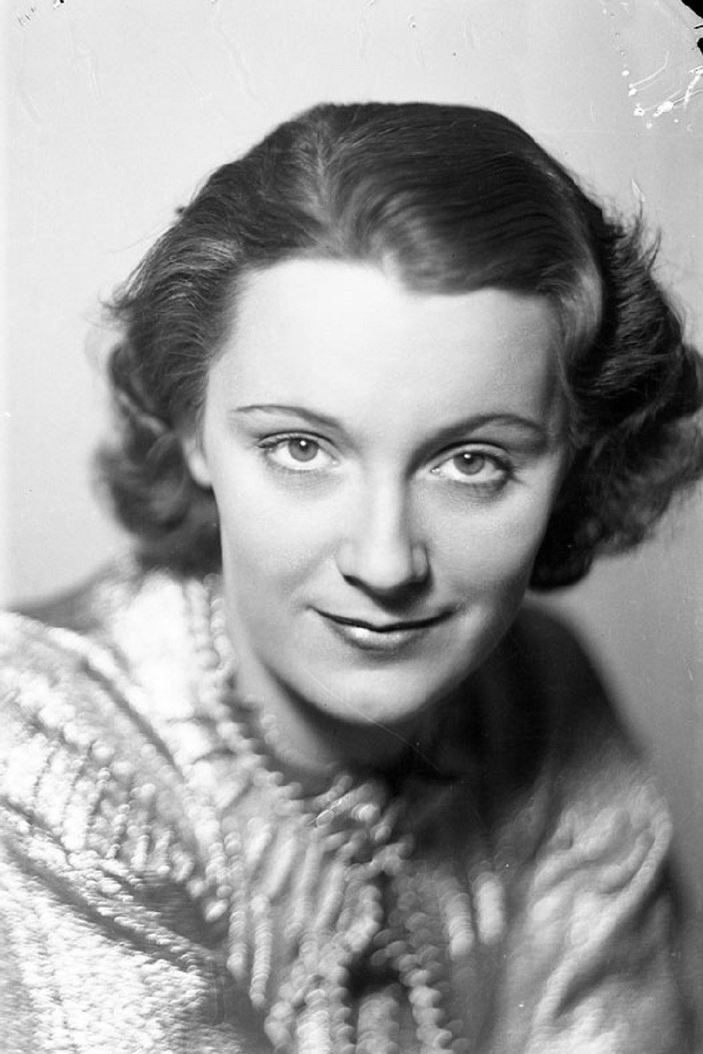Karin Albihn as Ulla Waern in Samvetsömma Adolf