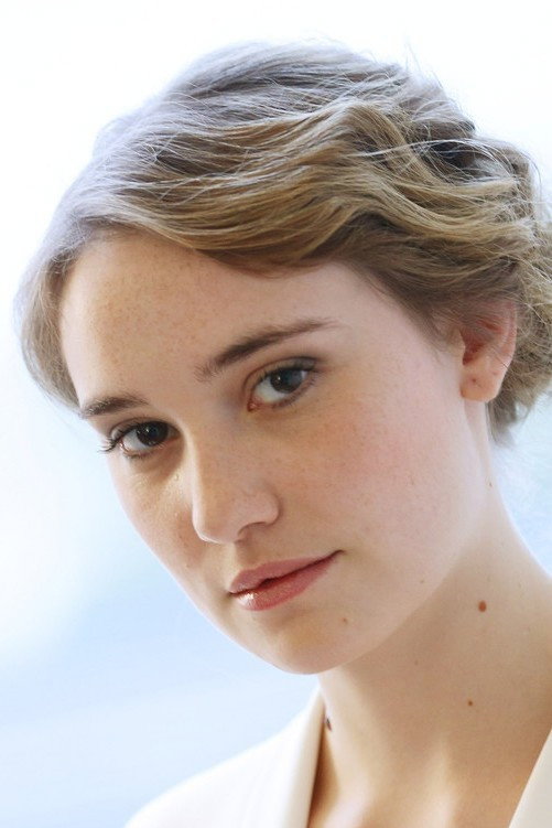 Déborah François as Dalia in My Queen Karo