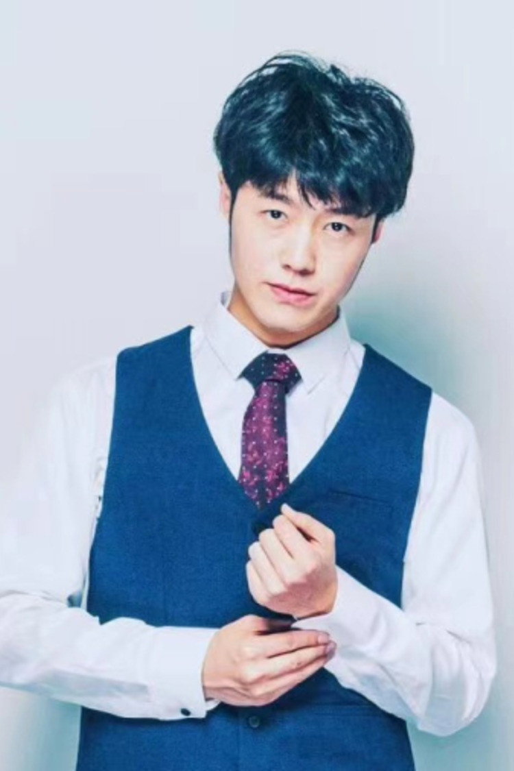 Yang Shengye as Eunuch in The Secret of the Dragon Shrimp