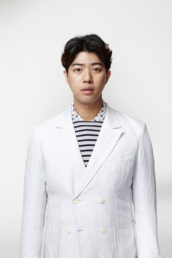 서태훈 as Self - Host in Pet Vitamin