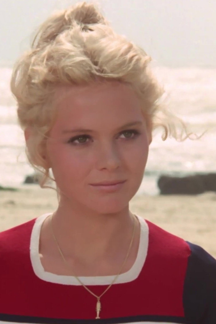 Heidi Hansen as Eva Holm in Kinderarzt Dr. Fröhlich