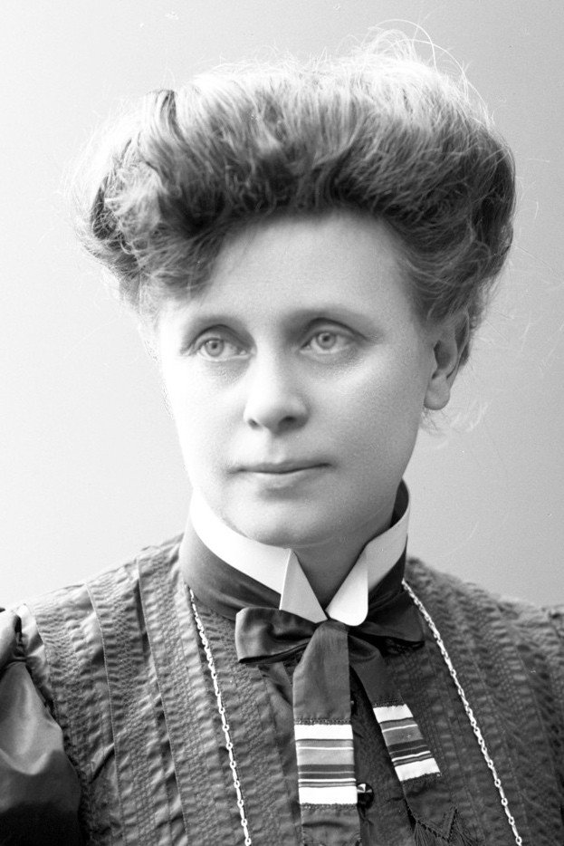 Constance Byström as Fru Ekberg, Ebbas mor in Modern Wives
