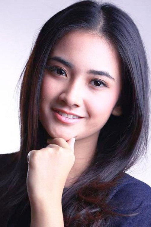 Nadya Arina as Nadya in Cinta Tak Pernah Tepat Waktu