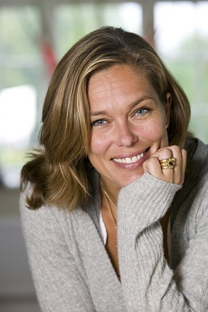 Renée Simonsen as Barbara in Nothing Underneath