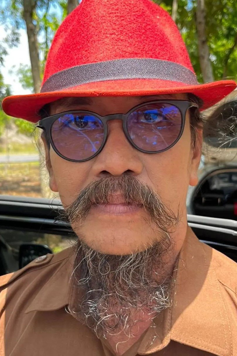 Bambang Gundul as Mbah Surop in Village of the Dead
