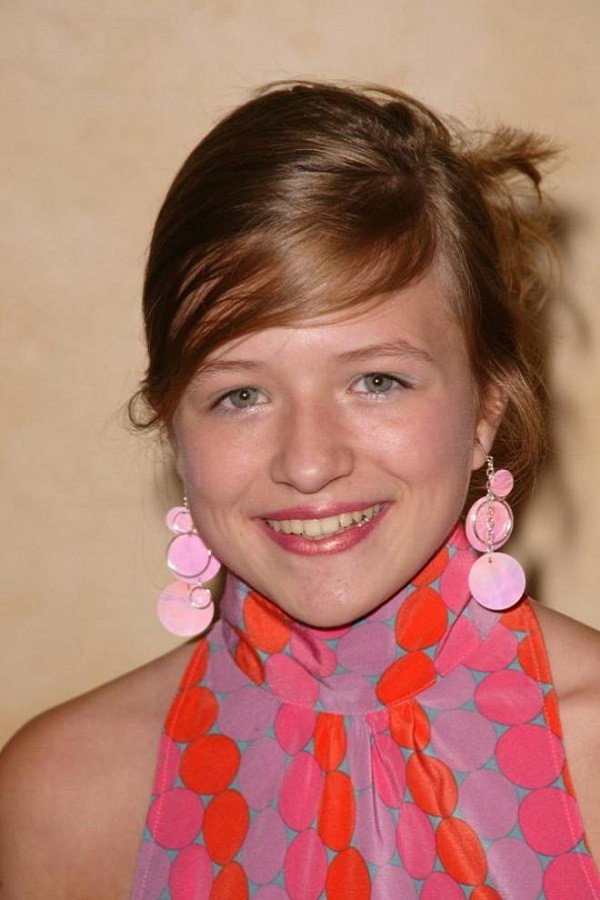 Jessica Claridge as Anthea in Five Children and It