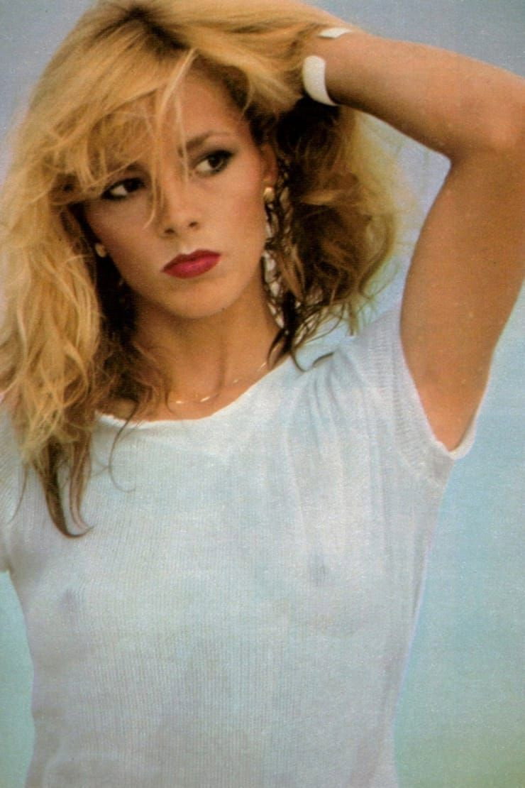 Connie Lynn Hadden as Loretta in Piranha II: The Spawning