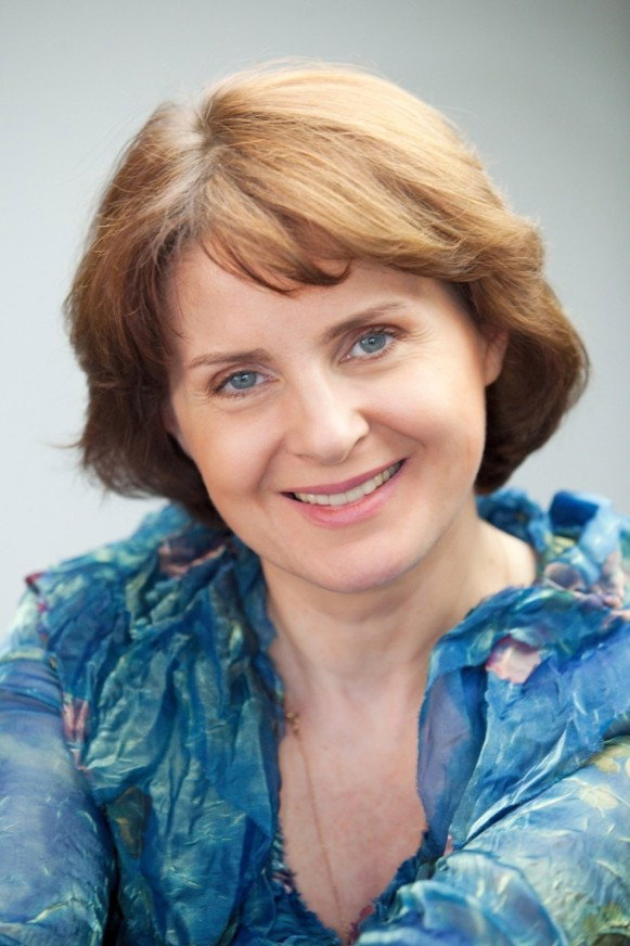 Марина Зайцева as Julia in Inadequate People