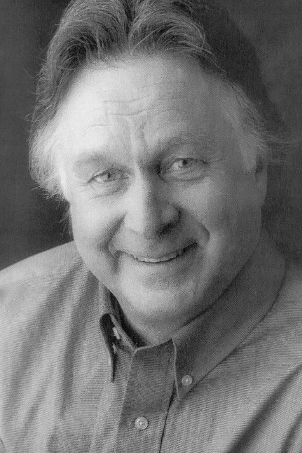 Jacques-Henri Gagnon as Dr. Landry in La pension des étranges