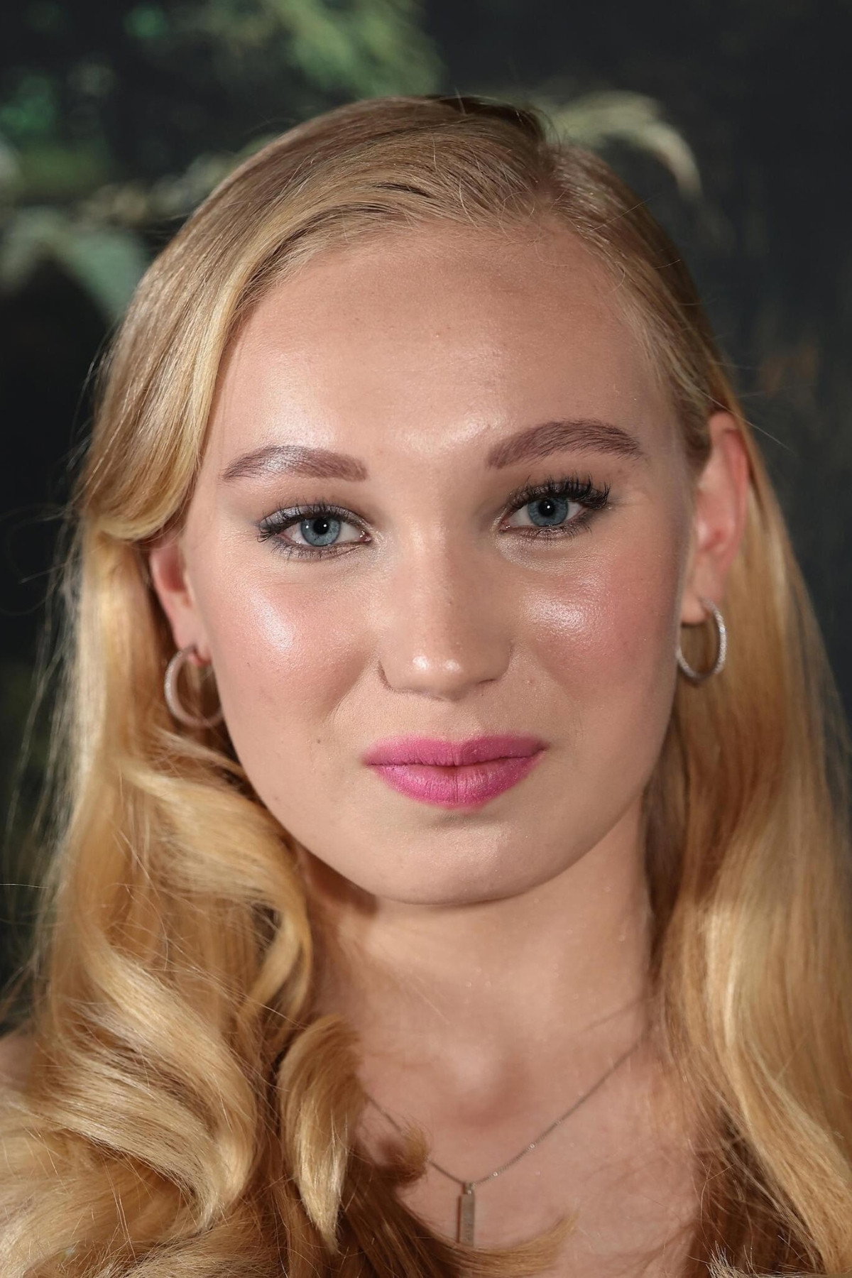 Helena Zengel as Yuri in The Legend of Ochi