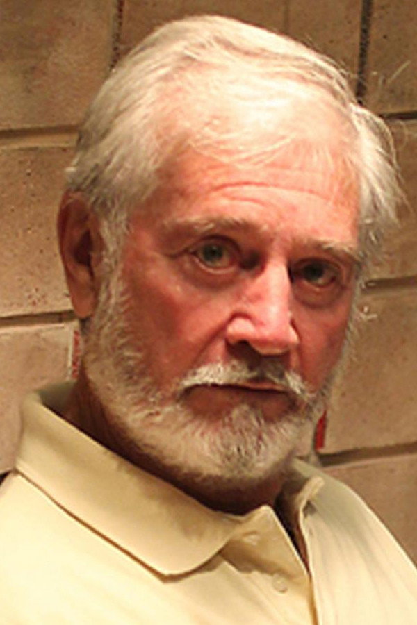 Víctor Hugo Vieyra as Enrique in The flower of the mafia